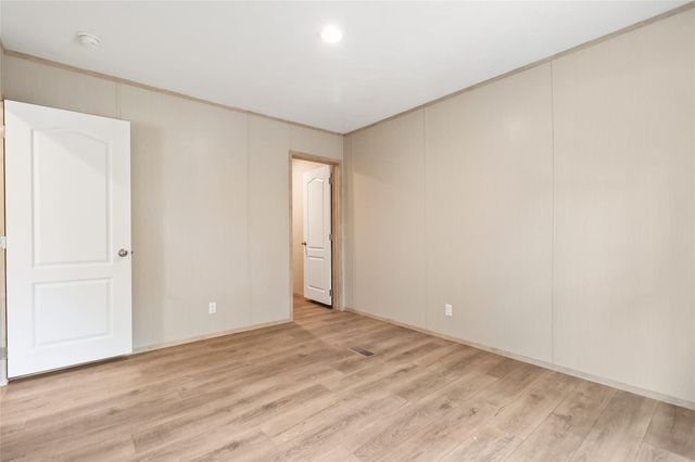 3332 Fm 1697, Ledbetter, TX 78946