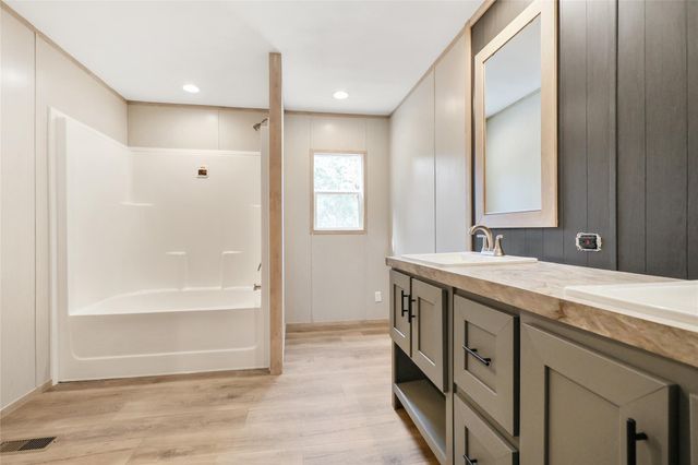 3332 Fm 1697, Ledbetter, TX 78946