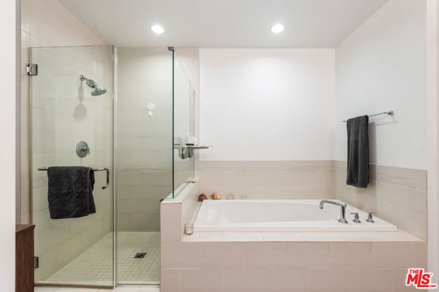 3111 Via Dolce 404, Marina Del Rey, CA 90292