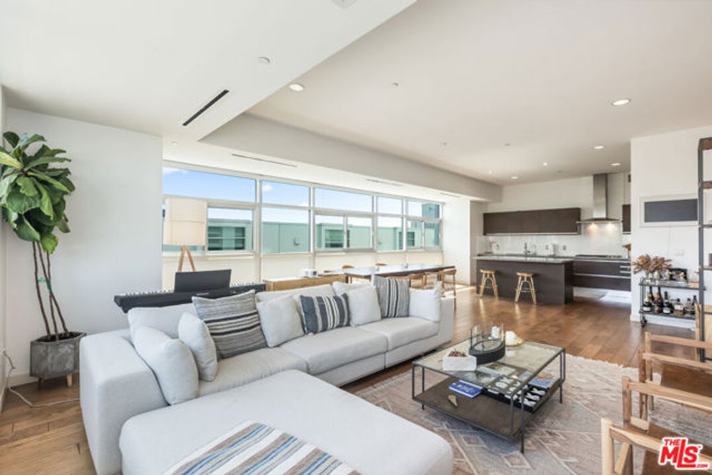 3111 Via Dolce 404, Marina Del Rey, CA 90292
