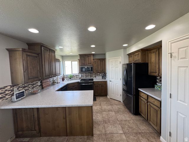 5577 S 4650 W, Hooper, UT 84315