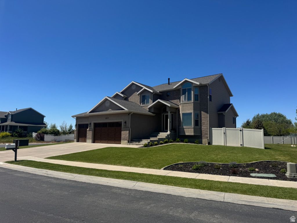 Image 2 of property listing at 5577 S 4650 W, Hooper, UT 84315
