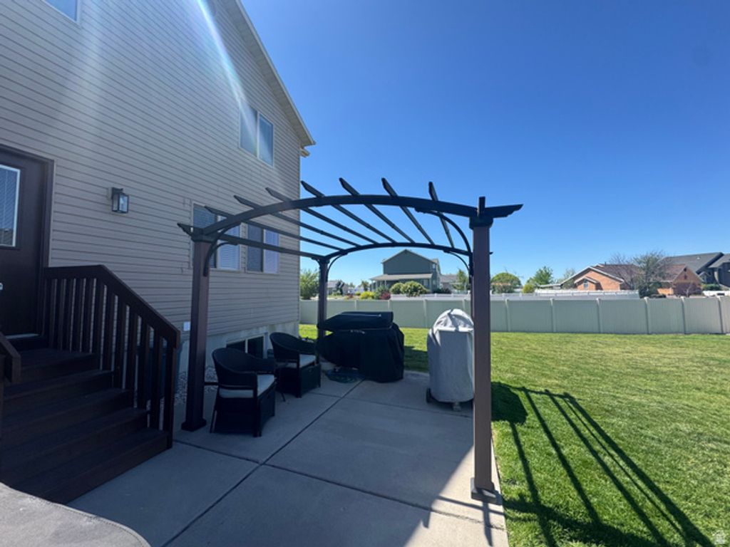 Image 15 of property listing at 5577 S 4650 W, Hooper, UT 84315