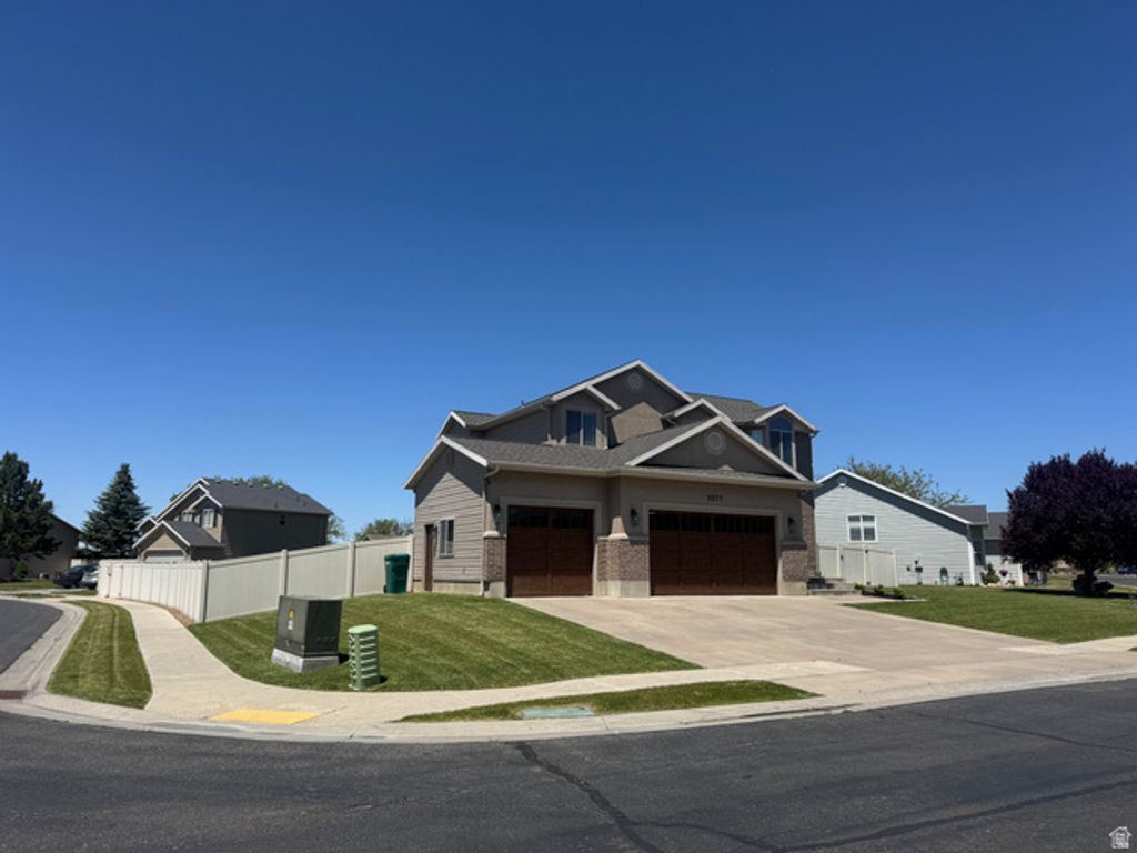 Image 3 of property listing at 5577 S 4650 W, Hooper, UT 84315