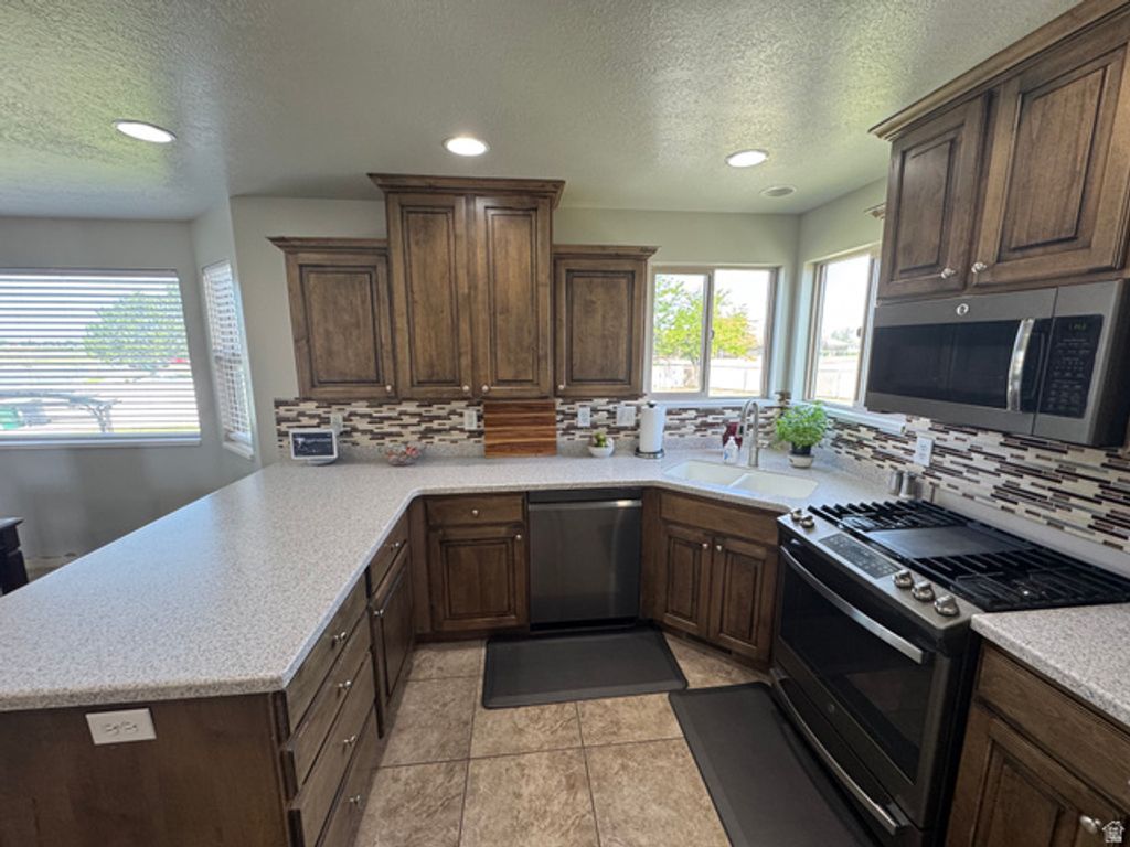 Image 24 of property listing at 5577 S 4650 W, Hooper, UT 84315
