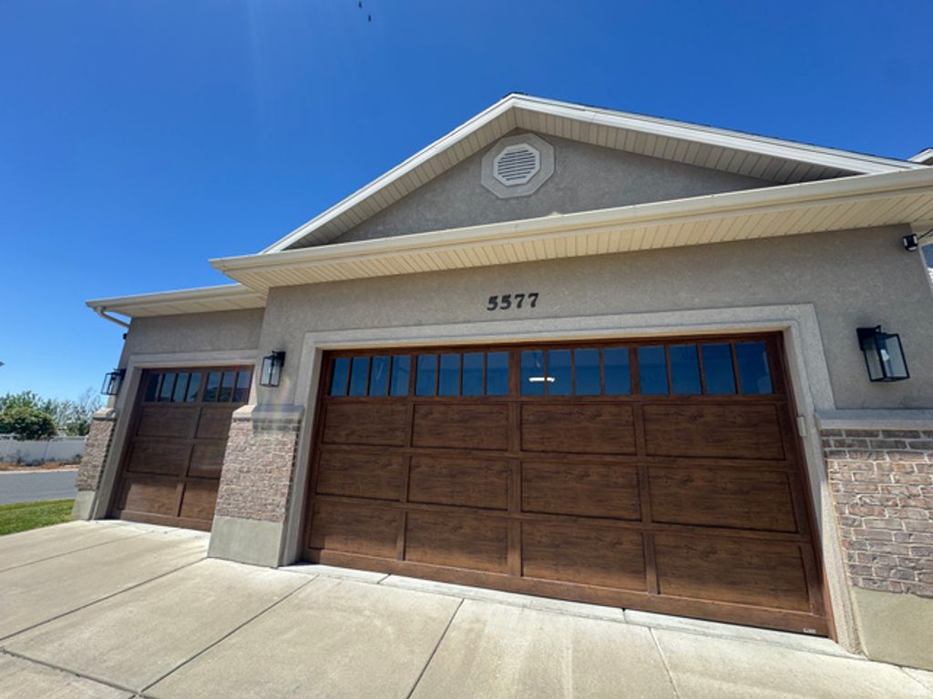 Image 4 of property listing at 5577 S 4650 W, Hooper, UT 84315