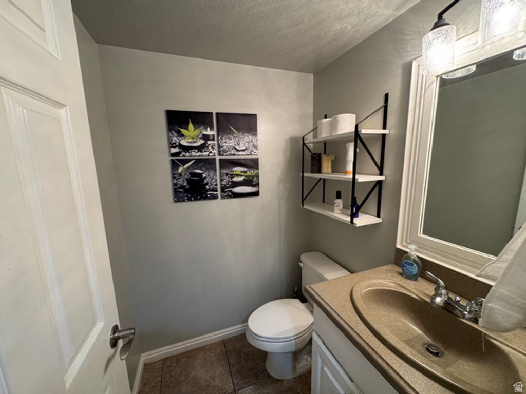 Image 34 of property listing at 5577 S 4650 W, Hooper, UT 84315