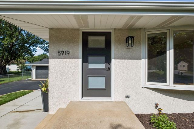 5919 Carlson Street, Shoreview, MN 55126