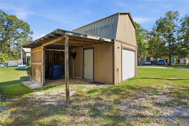 100 St Croix Dr, Point Blank, TX 77364
