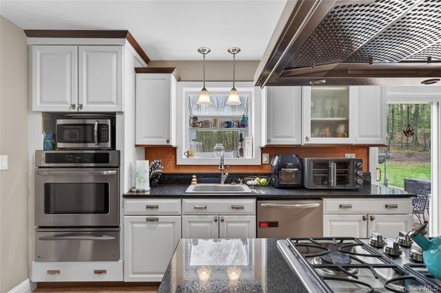 31 Roe Road, Bloomingburg, NY 12721