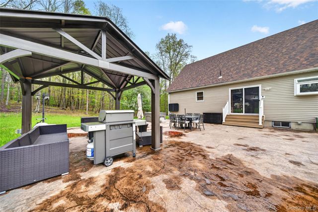 31 Roe Road, Bloomingburg, NY 12721