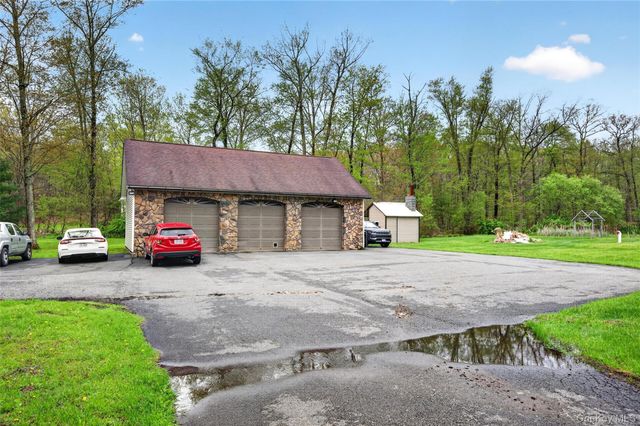 31 Roe Road, Bloomingburg, NY 12721