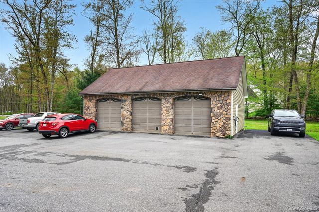 31 Roe Road, Bloomingburg, NY 12721