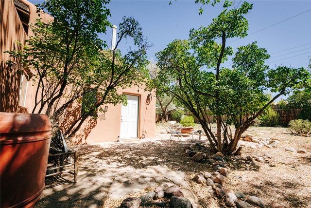 1707 Callejon Zenaida, Santa Fe, NM 87501