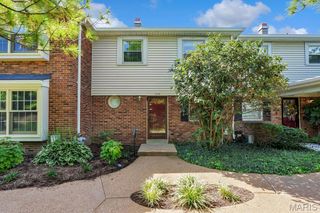 1074 Brooksgate Manor Drive, Kirkwood, MO 63122