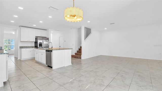 12264 HILLTOP FARMS DRIVE, Dade City, FL 33525