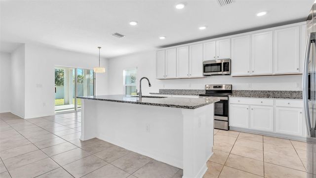 12264 HILLTOP FARMS DRIVE, Dade City, FL 33525