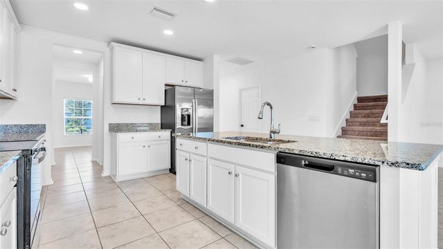 12264 HILLTOP FARMS DRIVE, Dade City, FL 33525