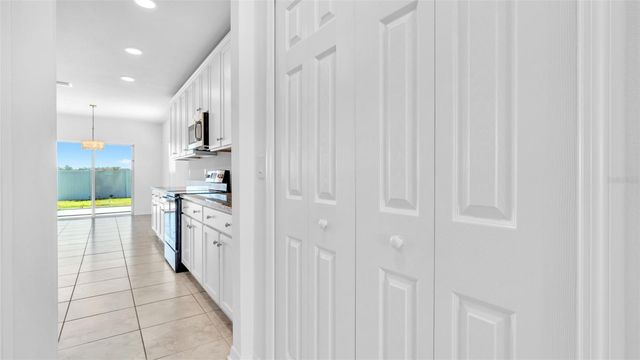 12264 HILLTOP FARMS DRIVE, Dade City, FL 33525