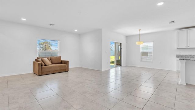 12264 HILLTOP FARMS DRIVE, Dade City, FL 33525