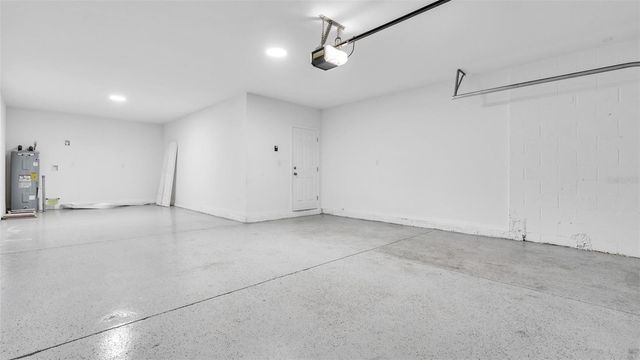 12264 HILLTOP FARMS DRIVE, Dade City, FL 33525