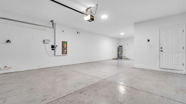 12264 HILLTOP FARMS DRIVE, Dade City, FL 33525