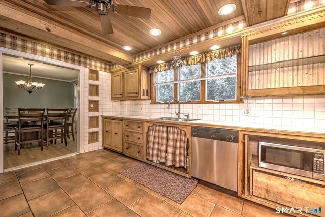 60 Rochford Avenue, Hamden, CT 06514