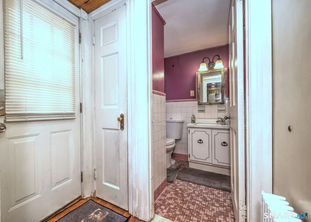 60 Rochford Avenue, Hamden, CT 06514