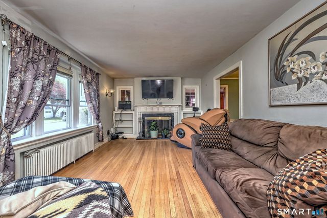 60 Rochford Avenue, Hamden, CT 06514