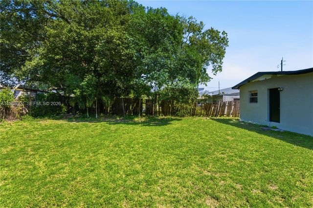 1017 NW 8th Street, Hallandale Beach, FL 33009
