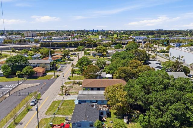 1017 NW 8th Street, Hallandale Beach, FL 33009