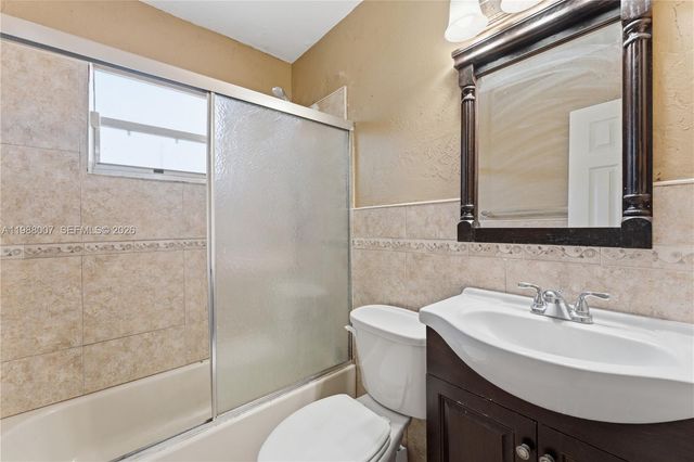 1017 NW 8th Street, Hallandale Beach, FL 33009