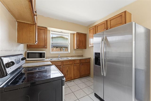 1017 NW 8th Street, Hallandale Beach, FL 33009