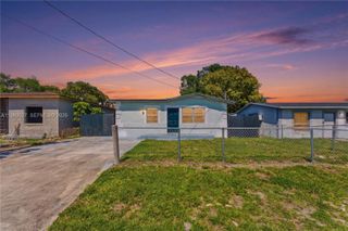 1017 NW 8th Street, Hallandale Beach, FL 33009