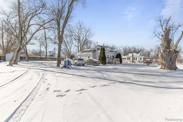 2751 Cloverdale Avenue, Adrian, MI 49221