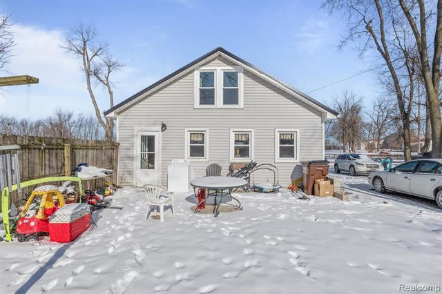 2751 Cloverdale Avenue, Adrian, MI 49221