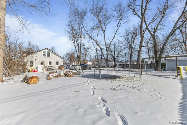 2751 Cloverdale Avenue, Adrian, MI 49221