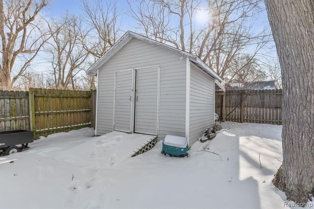 2751 Cloverdale Avenue, Adrian, MI 49221