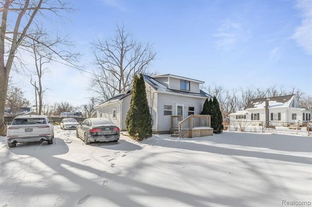 2751 Cloverdale Avenue, Adrian, MI 49221