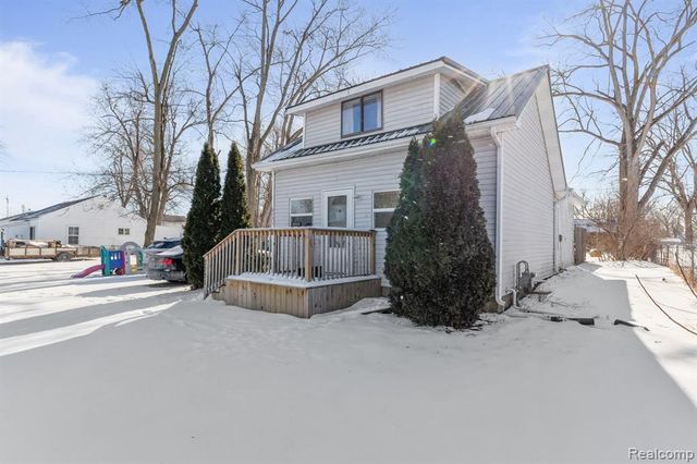 2751 Cloverdale Avenue, Adrian, MI 49221