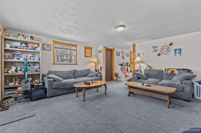 2751 Cloverdale Avenue, Adrian, MI 49221