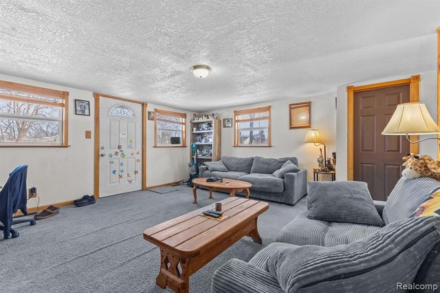 2751 Cloverdale Avenue, Adrian, MI 49221