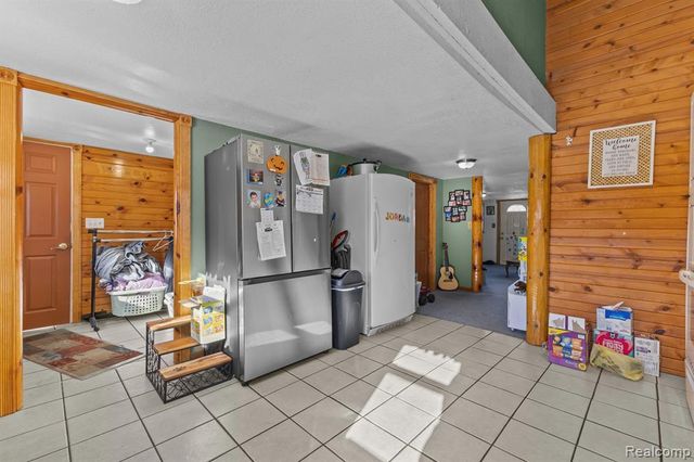 2751 Cloverdale Avenue, Adrian, MI 49221