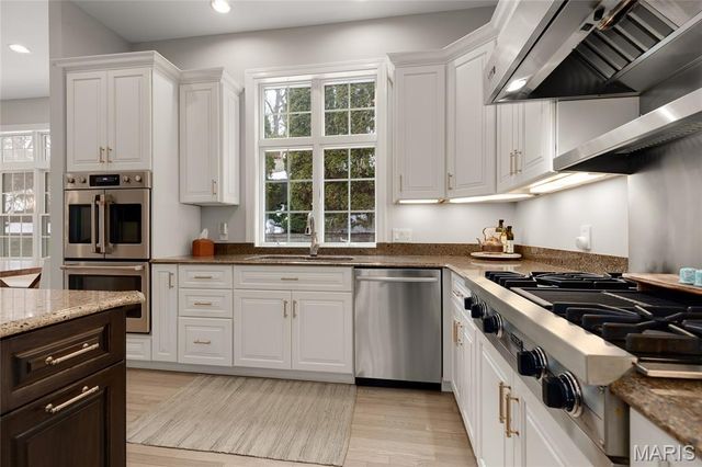 1479 Country Lake Estates Drive, Chesterfield, MO 63005