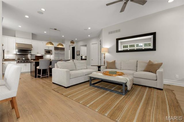 1479 Country Lake Estates Drive, Chesterfield, MO 63005