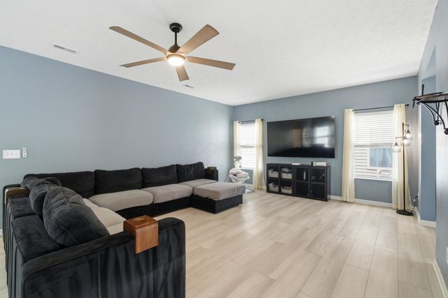 1529 Lewes Castle Drive, Grove City, OH 43123