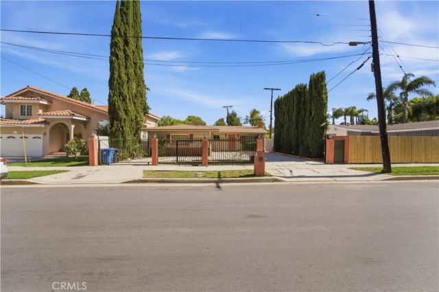 6254 Etiwanda Avenue, Tarzana, CA 91335