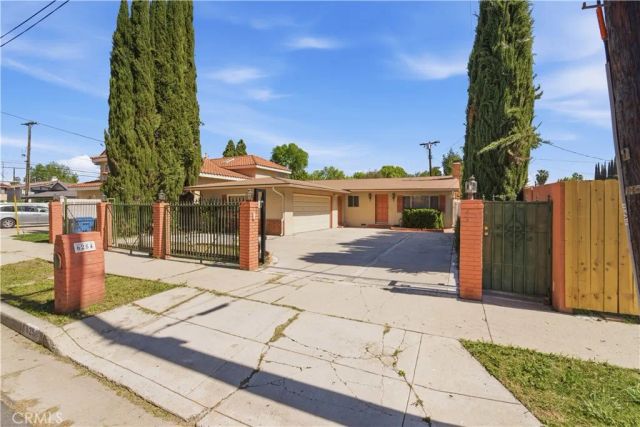 6254 Etiwanda Avenue, Tarzana, CA 91335