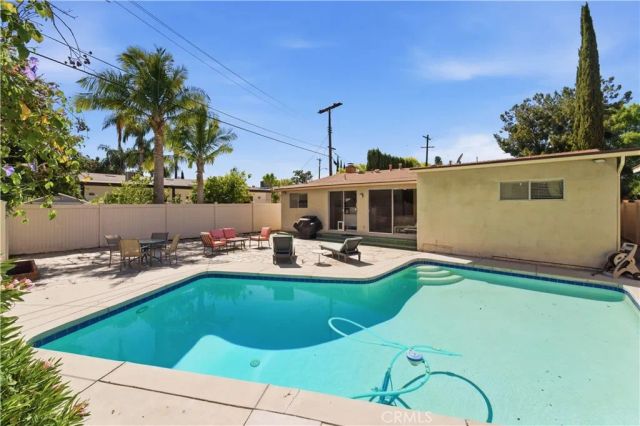 6254 Etiwanda Avenue, Tarzana, CA 91335