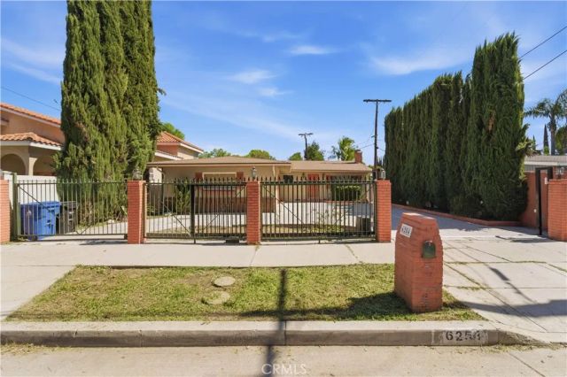 6254 Etiwanda Avenue, Tarzana, CA 91335
